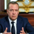 "Eu će se izviniti Rusiji i opet tražiti gas i naftu": Eksplozivan intervju Medvedeva, evo šta je rekao o potencijalnom…