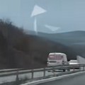 (Video) Stravičan snimak sa juga Srbije Ljudi ne veruju šta vide, vozač juri u kontrasmeru auto-putem, tragedija izbegnuta za…