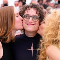 "Orgazmi, ubistva i krvlju natopljene Džilijan Anderson i Hana Ajnbinder": Svetska premijera u Kanu sa koje je većina jedva…