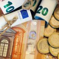 Prosečan kurs dinara prema evru u ponedeljak 117,4182 dinara