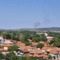 (Foto) Crni dim se nadvio nad Nišom! Izbio požar u selu Čamurlija, vatrogasci hitno upućeni na teren!