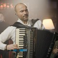 "Potrošio sam sve pare sa računa..." Harmonikaš uložio sve u studio i ostao praznih džepova: Krenuo sam trbuhom za kruhom