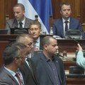Kako je opozicija blokirala sednicu Skupštine zbog Martinovića (VIDEO)