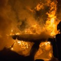 "Plamen je bio visok nekoliko metara, buktinja je planula ispred nas": Izgoreo automobil u Kragujevcu