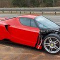 Delovi Ferrari Enza zbog siline udarca leteli 200 metara od mesta nesreće