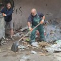 Radnici JKP „Čistoća i zelenilo“ Zrenjanin uklonili mini divlju deponiju ispod platoa Vojvođanske banke Zrenjanin - JKP…