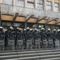 Grublja taktika vlasti: Policijska represija i politički zatvorenici u Srbiji