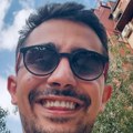 (Foto): Prohodao je prosjačeći, život proveo po domovima, pa dobio ćerku: Naš pisac danas ima život punim plućima, a bio…