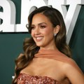 Džesika Alba sa ćerkom na premijeri u Londonu: Elegancijom i lepotom zadivile mnoge FOTO