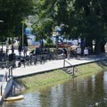 Muškarac na gradskoj plaži u Čačku pretio pištoljem u kafiću: Uhapšen nakon bekstva u naselju Trbušani