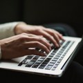 Trećina kompanija u EU plaća za oglašavanje na internetu, najviše na Malti i u Finskoj