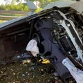 Lamborghini se raspao na pola u horor sudaru, nakon čega ga je progutala vatra – vozač čudom ostao živ