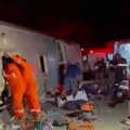 Najmanje 15 osoba poginulo u Brazilu: Prevrnuo se autobus: Vozač udario u kamenje pored puta, a potom i u peščani nasip (video)…