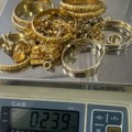 U dukserici švercovao zlato vredno 12.000 evra