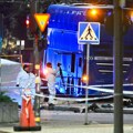 Prve slike sa mesta nesreće u Stokholmu: Poginule najmanje dve osobe, autobus udario u stajalište (Foto)