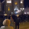 Centar Novog Sada pod nadzorom policije zbog najavljenog skupa i protesta studenata u blokadi (video)