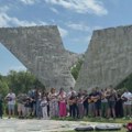 Mladi tamburaši iz Novog Sada odsvirali uspavanku u Šumaricama (VIDEO)