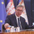 "Da sam to izrekao kao lekar, završio bih na sudu časti": Vučić pokazivao lekove i - prekršio zakon?