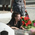 Mala Cana za svoj rođendan sama na groblju: Udovica ispunila poslednju želju Andrije Bajića: "Da se nikad ne prekine"