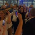 Pesme Baje Malog Knindže napravile delirijum na krštenju kod ministarke! Perišić pevao, gosti ga zatrpali parama! (video)