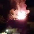 Veliki požar na Čukarici: Dim kulja, vatra se širi, vatrogasci na terenu (video)