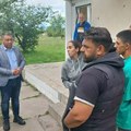 Brutalno nasilje u Tavniku: Porodica sa malom bebom napadnuta ispred kuće, tukli ih i pretili spaljivanjem