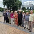 Maturanti pirotske Gimnazije zagledani u svojih SEDAMDESET, osmesima zaustavljali vreme, sećanjima plenili naborane nade!