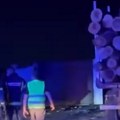 Kamion se prevrnuo, više osoba povređeno: Težak lančani sudar kod Petlje Niš istok: Vatrogasci seku vozilo, saobraćaj blokiran…