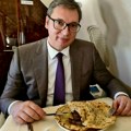 Kako Vučić koristi hranu za političke poruke?