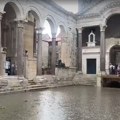 VIDEO Nezapamćeni prizori: Deo čuvene palate pretvoren u bazen, Splićani beže od bujice