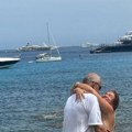 (Foto) muž milioner naše voditeljke proslavio rođendan kraj mora: Oduvao svećicu, a Branka Nevistić ga bosa grli: Na torti…