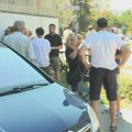 Građani Novog Sada prefarbavaju ono što su aktivisti SNS bojili po fasadama