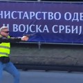 „Skandal na vojnoj paradi, „napadač“ na Kobre prikazan u žutom prsluku – aluzija na studente“: Sekretar PSG se oglasio…