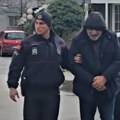 (Video) Poznati biznismen sa lisicama na rukama, a na licu kez: Ovako je Veselin Barović priveden na saslušanje zbog sumnje da…