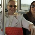 Ceca Ražnatović se vozi autobusom U ruci nosi torbu od 40.000 evra, a evo ko joj pravi društvo - odbrusila mu: "Ja ne pijem…