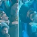 Ceca ne prestaje da grli Vladu, on joj peva na uvce: Ražnatovićka se totalno opustila sa društvom (video)