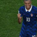 Italija nastavila da "tone", Francuska nadigrala Tursku na Zidanovom debiju, Mbape dao gol pa se povredio