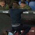 (VIDEO) Suluda proslava trenera Čarltona oduševila navijače