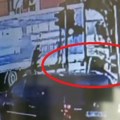 Oboren biciklista u centru Surčina Kamere snimile nesreću, kamion ga pokupio u krivini