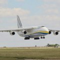 Najveći vazduhoplov na svetu u serijskoj proizvodnji „Antonov 124“ sleteo u Beograd