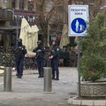 Duge cevi u centru grada: Naoružani kosovski specijalci patroliraju i danas Severnom Mitrovicom (video)