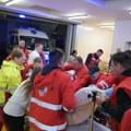 Poznato ime izbodenog mladića kod splava na Savskom keju Traži se muškarac koji mu je zario nož u grudi