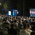 Ministri Vlade Srbije i SNS funkcioneri gledali utakmicu Crvene zvezde i Pafosa ispred Narodne skupštine