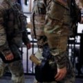 Nacionalna garda raspoređena u Vašingtonu počela da nosi oružje