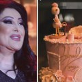 Sve je spremno za dolazak unuke u dvorac: Dragana Mirković pokazala tortu za malu Kseniju, pevačica uzbuđena