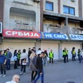Spuštene rešetke na prostorijama SNS-a u Novom Sadu