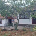Imanje sa dve kuće prodaje se za manje od 16.000 evra: ima 15 ari, izvorsku vodu i bunar u dvorištu