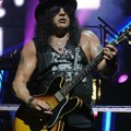 Слеш долази у Србију