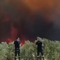 Horor požar u Hrvatskoj Vatrogasci nemoćni, buktinja se spušta na vinograde kod obale (video)