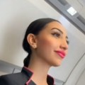 Osmeh stjuardesa nije samo znak ljubaznosti Evo zašto vas zapravo pozdravljaju kada ulazite u avion! (video)